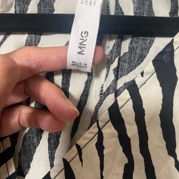 EUC Mango Zebra print puff sleeve mini size Medium - Picture 5 of 5